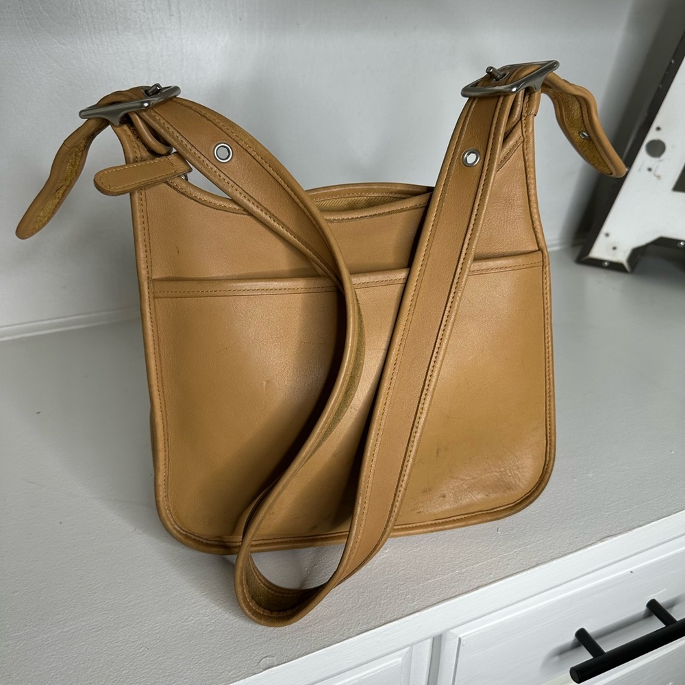 **SOLD**Vintage Coach 9966 Legacy Zip Camel Tan and Silver Nickel Hardware - Picture 8 of 16